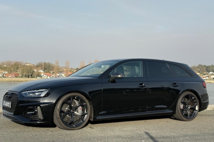 AUDI RS4 AVANT